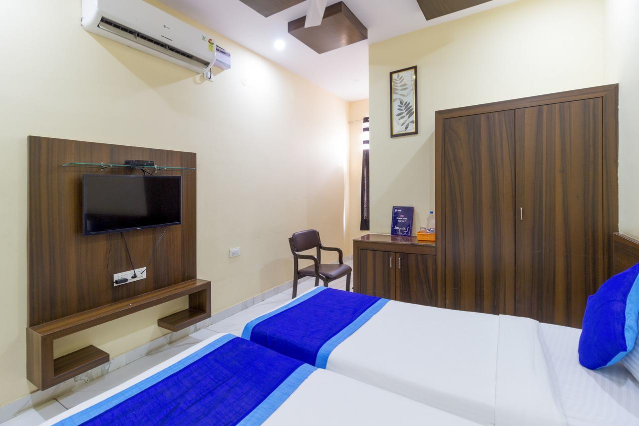 Oyo 7627 Royal Plaza Hotel Hyderabad Eksteriør billede