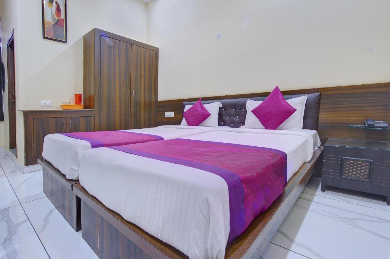 Oyo 7627 Royal Plaza Hotel Hyderabad Eksteriør billede